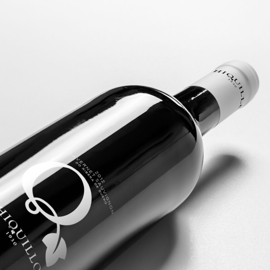 Detalle de botella vino Chiquillo