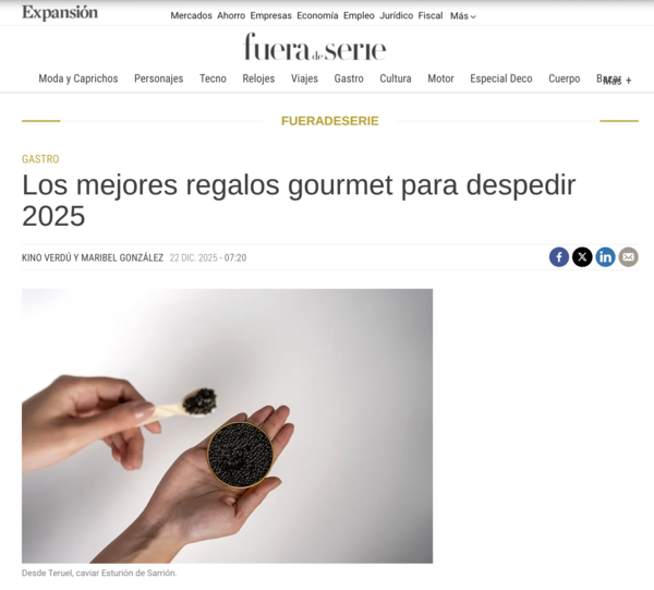 Expansión Fuera de Serie - Lata abierta de caviar negro y una cuchara de nácar